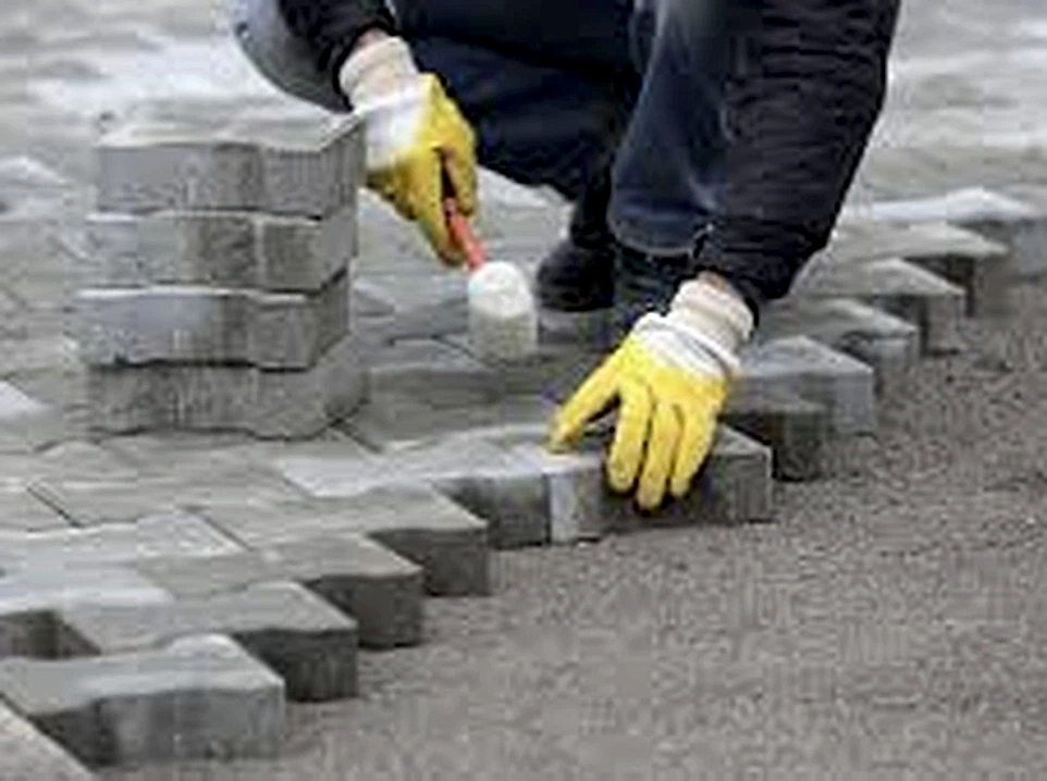 Bahçeli Kilit Taşı